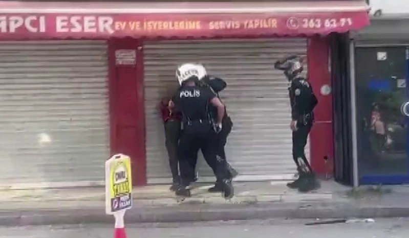 Elinde bıçakla rahatsızlık veren şahıs, etkisiz hale getirildi
