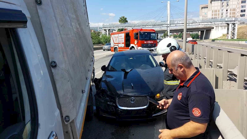 Samsun’da kamyon ile otomobil çarpıştı
