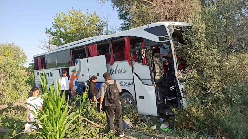 Konya’da yolcu otobüsü yoldan çıkarak ağaçlara çarptı: 7 yaralı
