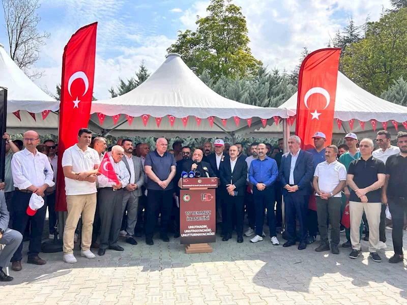 HAK-İŞ’ten 15 Temmuz Şehitliği’ne ziyaret
