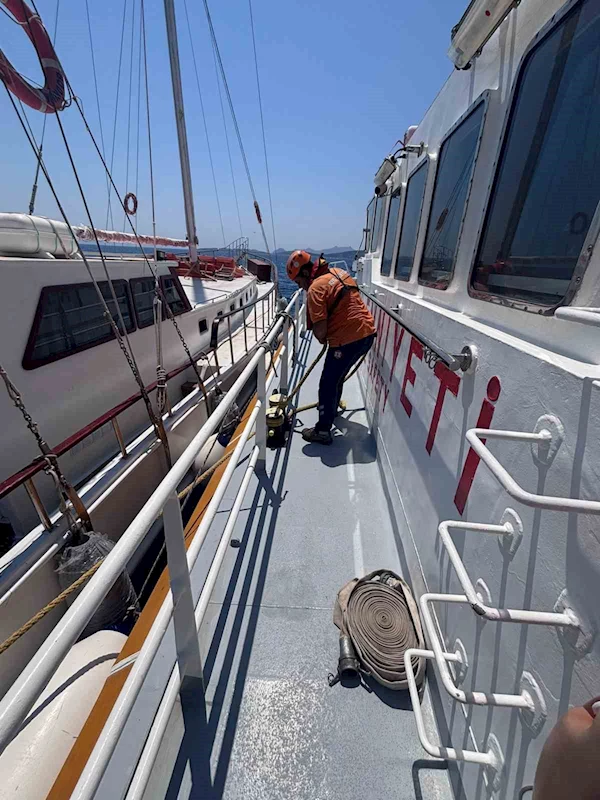 Bodrum’da su alan tekneyi KIYEM ekipleri müdahale etti
