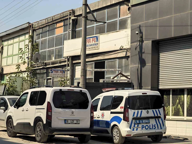 Pencereyi beğenmeyen müşteri iş yerini kurşunladı
