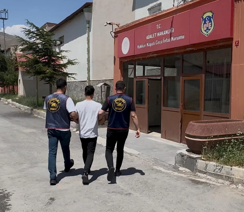 Hakkari’de 78 ayrı suçtan aranan şahıs yakalandı
