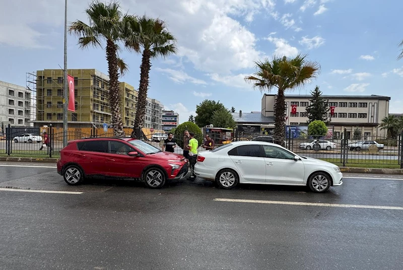Adıyaman’da iki otomobil çarpıştı: 2 Yaralı
