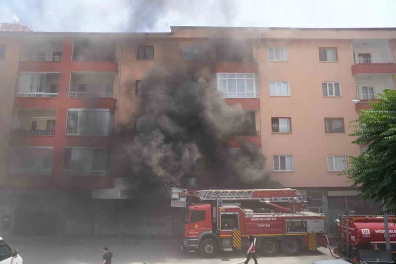 Niğde’de iş yeri deposunda yangın
