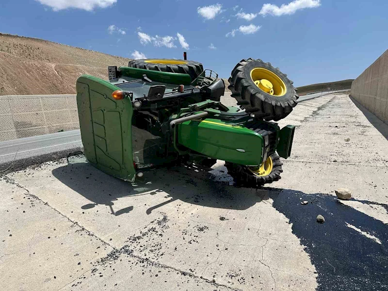 Malazgirt’te traktör takla attı: 1 yaralı
