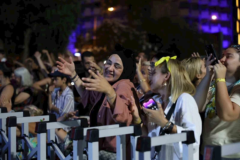 Kuşadalılar ‘Yaz Konserleri’ ile eğlendi
