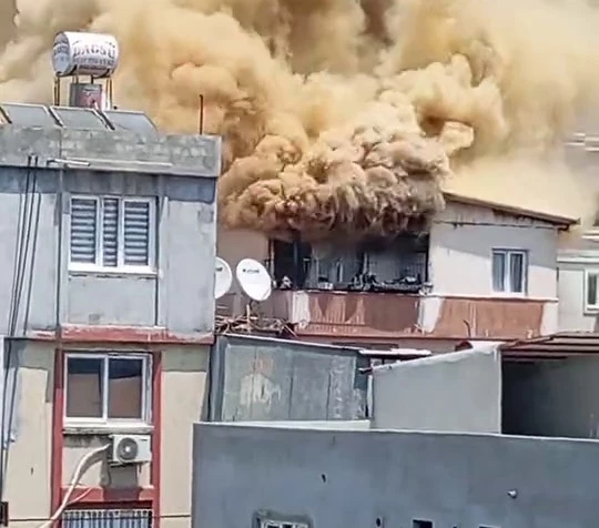 Adana’da korkutan ev yangını
