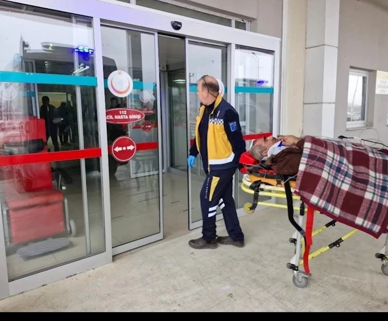 Tırpanla ot biçerken parmağını kopardı
