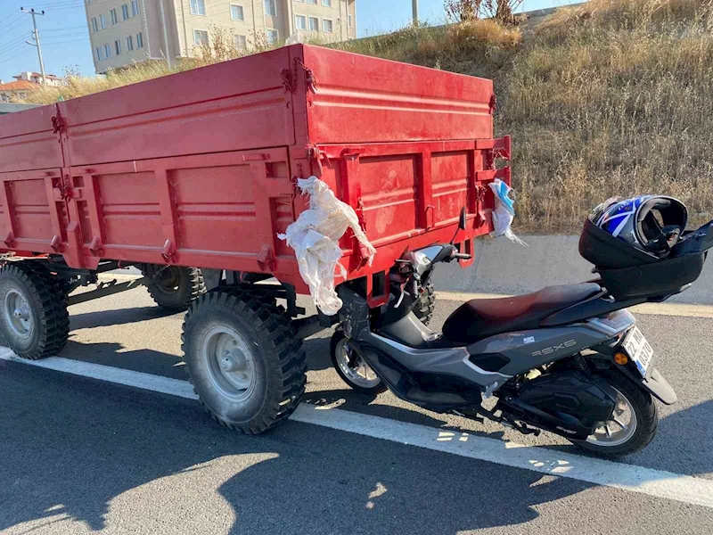 İpsala’da traktör römorkuna çarpan motosikletin sürücüsü yaralandı
