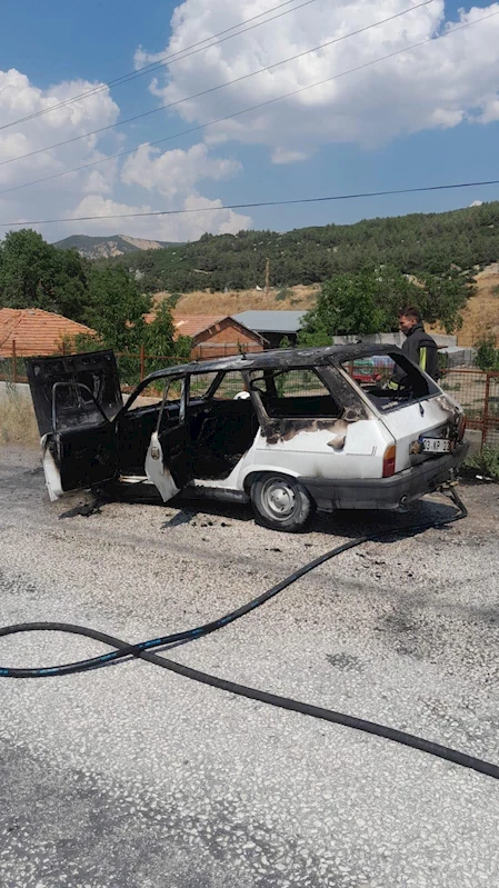 Burdur’da seyir halindeki araç yandı
