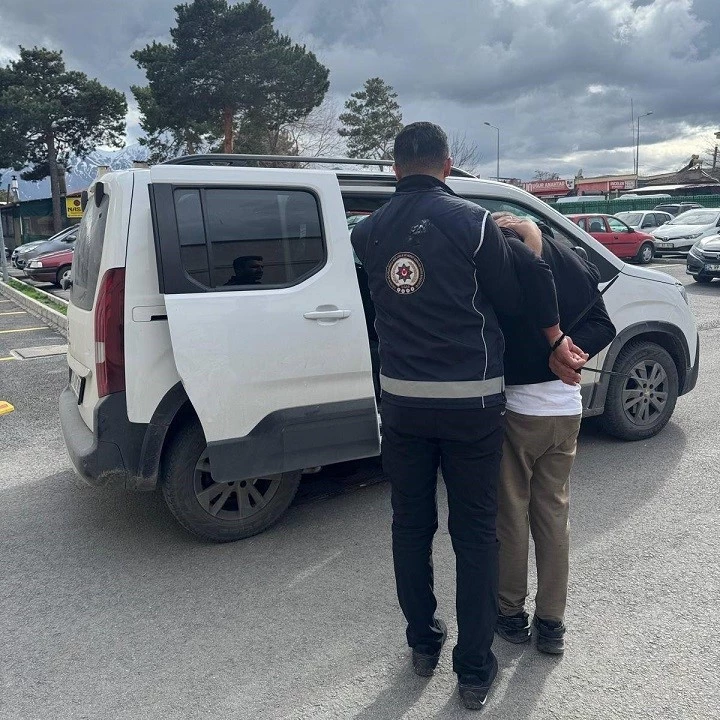 Erzincan’da çeşitli suçlardan kesinleşmiş hapis cezası bulunan 18 aranan şahıs yakalandı
