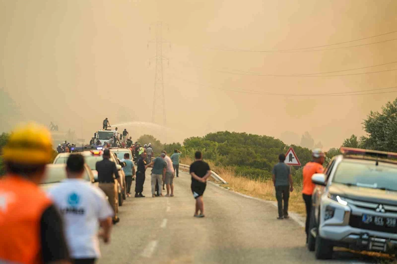 İzmir’de yangınla mücadele sürüyor
