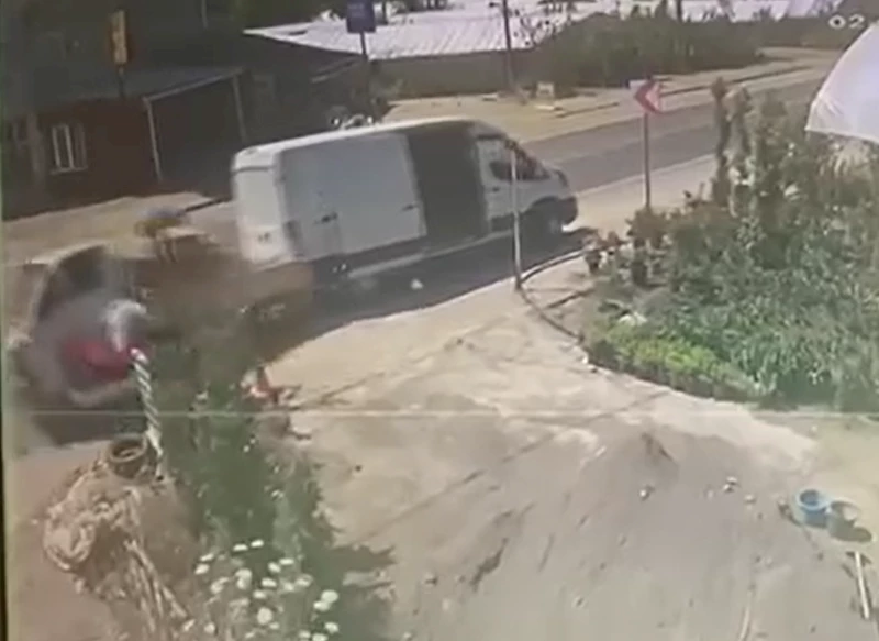 Yalova’da 4 aracın karıştığı trafik kazası kamerada
