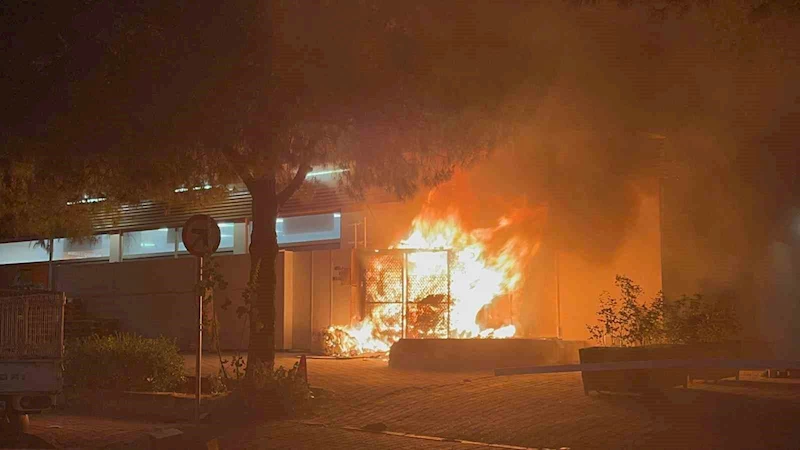 Menteşe’de yangın paniği: Çöp kutusu alev aldı
