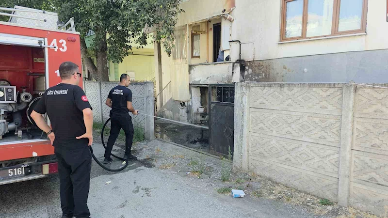 Devriye atan polislerin fark ettiği yangın kısa sürede söndürüldü
