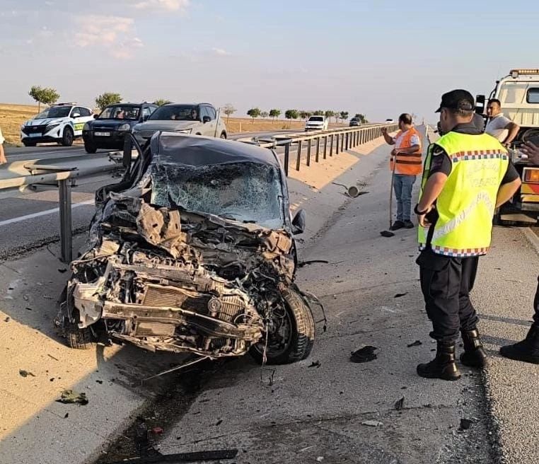 Kontrolden çıkan otomobil bariyerlere çarptı: 1 yaralı

