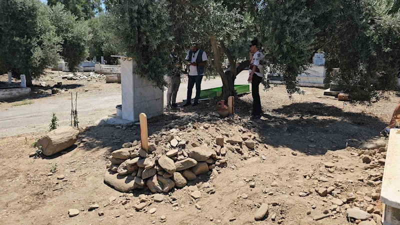 Ailesini yakarak katletmişti, gizlice defnedildi
