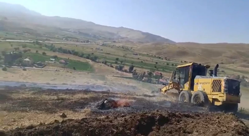 Yüksekova’da anız yangınına kepçeli müdahale
