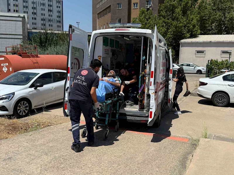 Diyarbakır’da felç geçirme şüphesi bulunan vatandaş, ambulans helikopterle hastaneye sevk edildi
