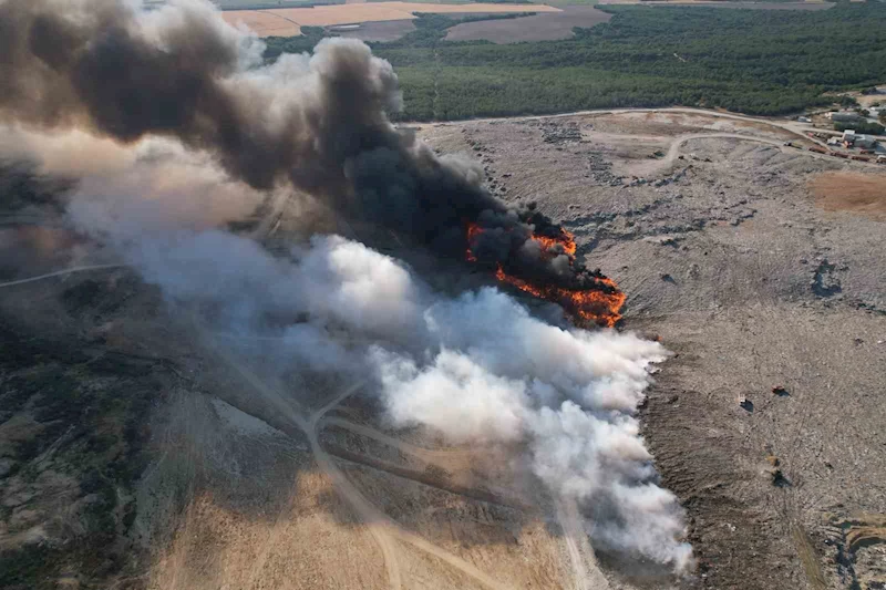 Silivri’de katı atık tesisindeki yangın havadan görüntülendi
