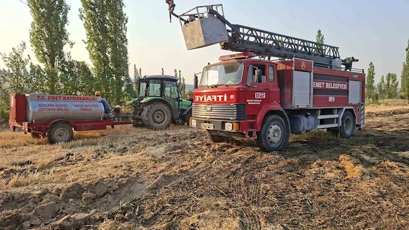 Kütahya’da 8 dönüm arazi ve 180 balya saman küle döndü
