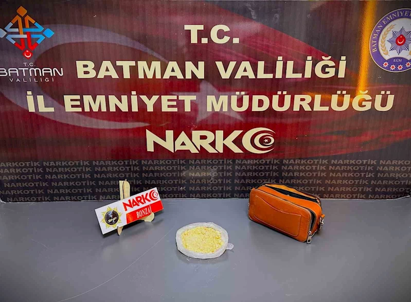 Batman’a hava yolu ile gelen yolcunun üzerinden uyuşturucu çıktı
