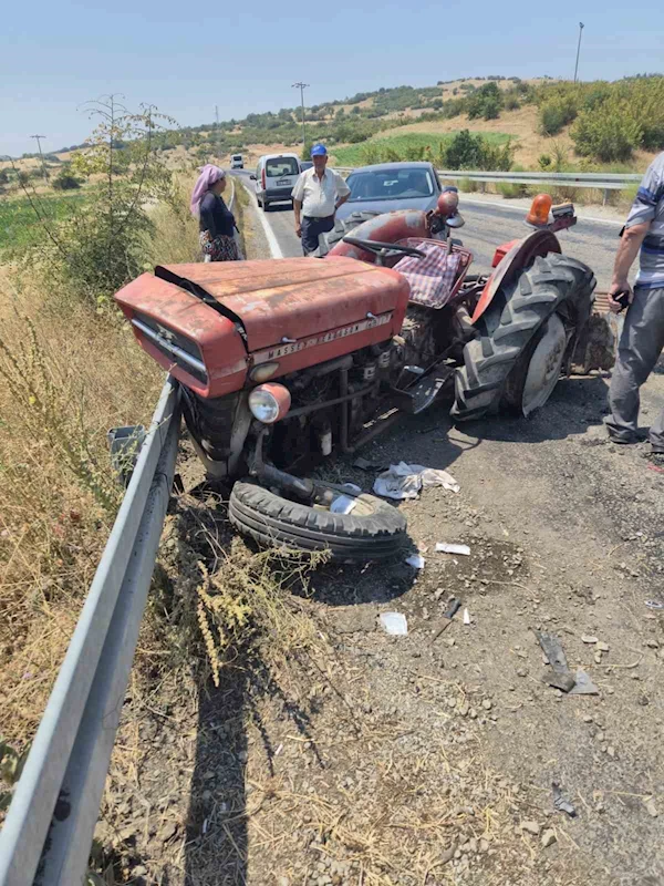 Balıkesir’de traktörle otomobil kaza yaptı: 5 yaralı
