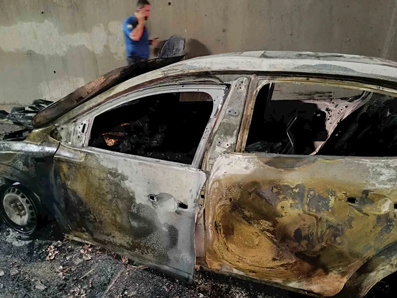 Sabiha Gökçen Havalimanı Tüneli’nde otomobil alev alev yandı
