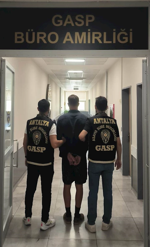 Oyuncak tabanca ile iş yeri soymaya çalıştı
