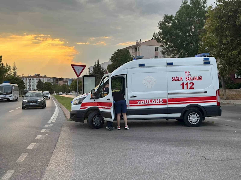 Edirne’de motosiklet otomobille çarpıştı: 3 yaralı
