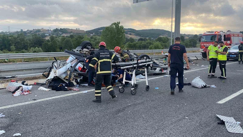 Kuzey Marmara’da otomobil yön tabelasına çarptı: 1 ölü, 4 yaralı
