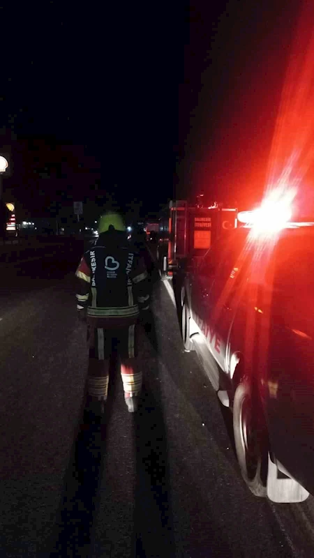 Balıkesir’de akaryakıt dolu tanker kaza yaptı
