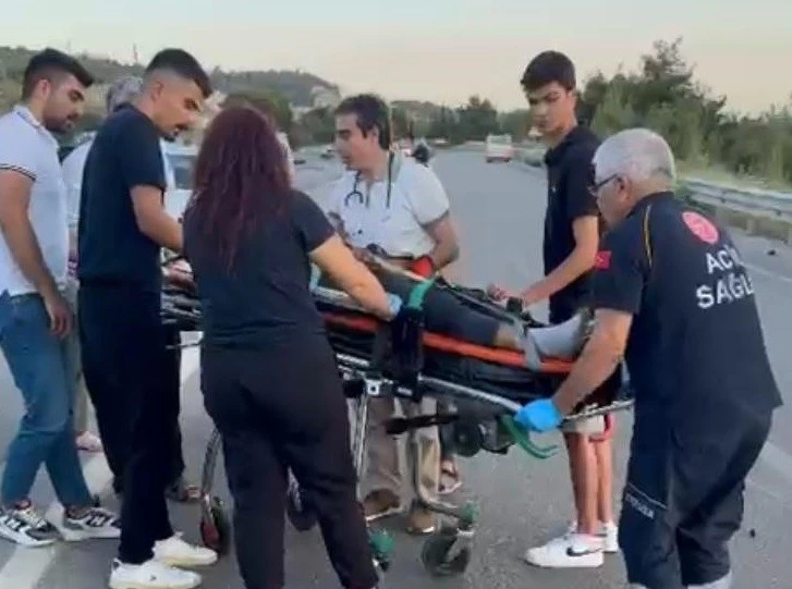 Kazada yaralanan sürücüye yoldan geçen doktor müdahale etti
