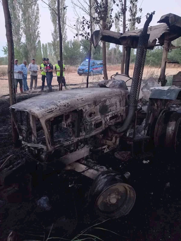 Burdur’da traktörden çıkan yangında 5 dönüm arazi kül oldu
