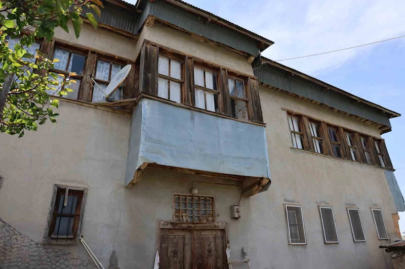 Elazığ’daki ’Kırk kapılı konak’ tarihe ışık tutmaya devam ediyor
