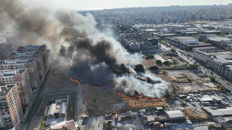 Beylikdüzü’ndeki otluk alan yangını kontrol altına alındı
