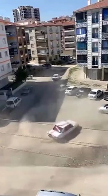 Ankara’da drift atan sürücü ortalığı birbirine kattı
