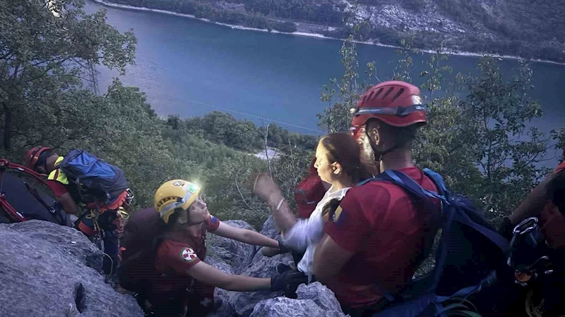 Bosna Hersek’te dağda kaybolan Türk grup son anda kurtarıldı

