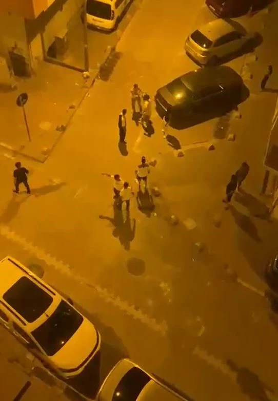 Esenyurt’ta gençler arasındaki kavga kamerada
