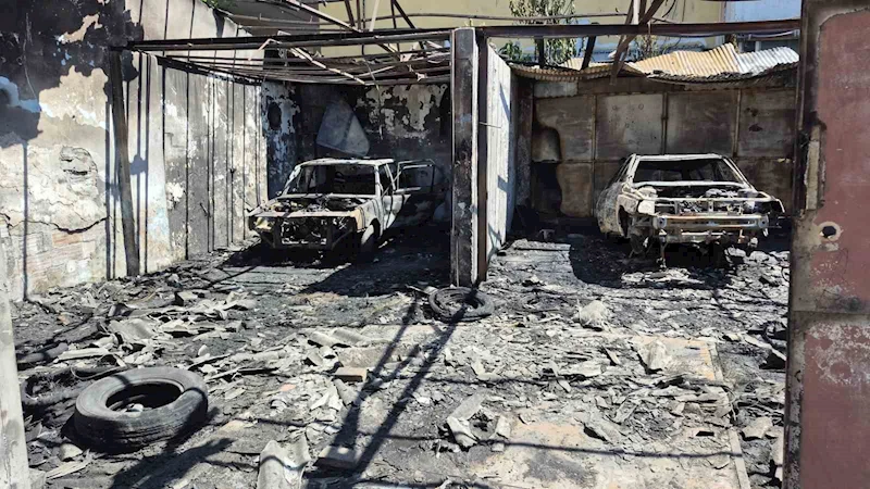 Avcılar’da uyuşturucu bağımlılarının mesken edindiği oto tamircide 2 hurda otomobil yandı
