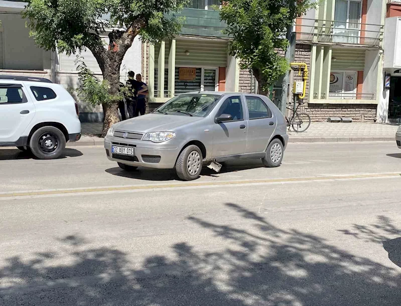 Otomobil ile motosikletli kurye çarpıştı: 1 yaralı
