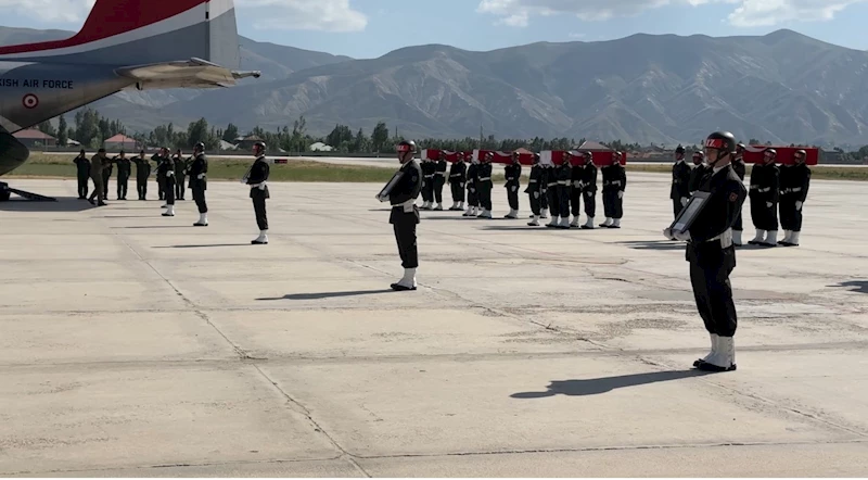 Pençe-Kilit Harekatı bölgesinde şehit olan 6 asker törenle memleketlerine uğurlandı
