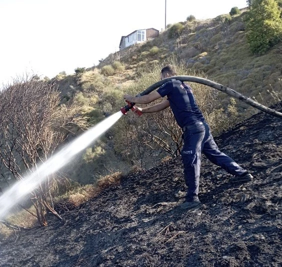 Marmara Adası’nda arazi yangını söndürüldü
