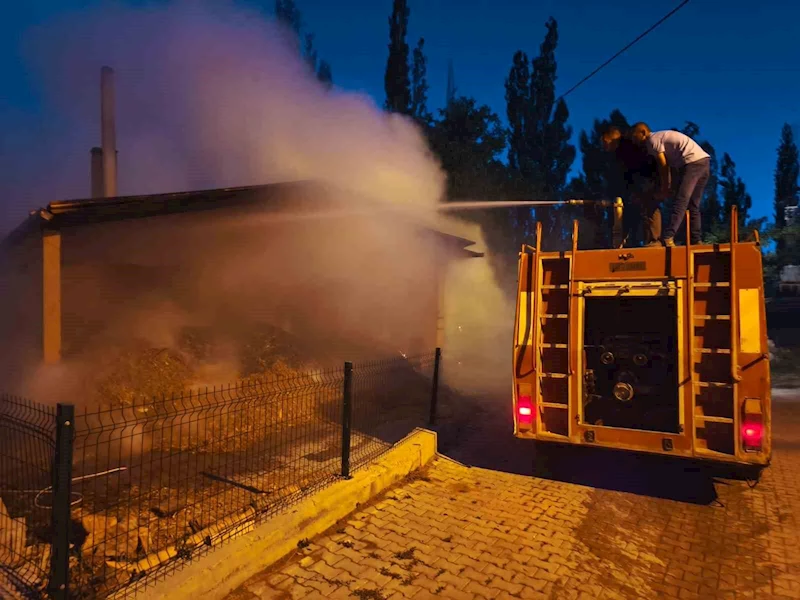 Sızır Belediyesi yufka üretim tesisinde yangın çıktı
