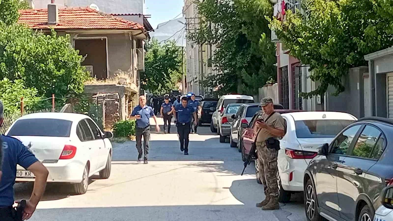 Polisi bıçaklayan şahıs operasyonla yakalandı
