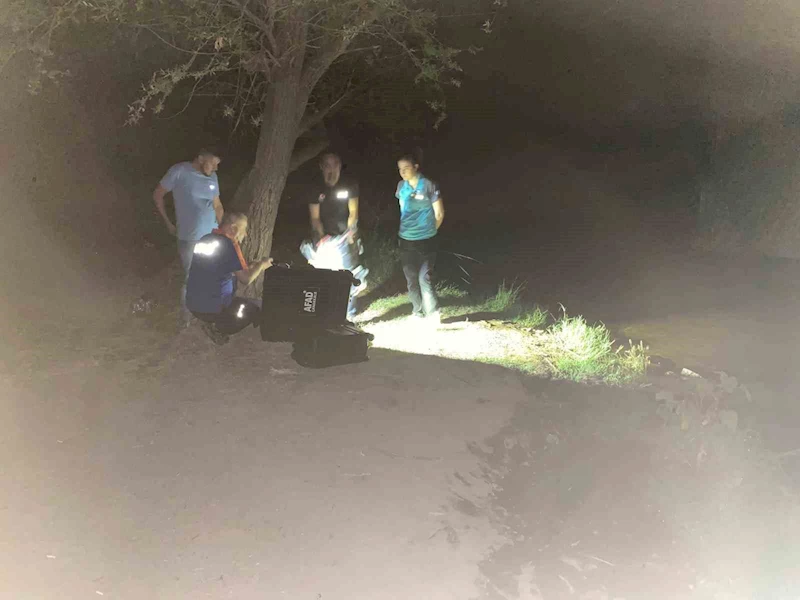 Ayvacık’ta dere kenarında kaybolan eski muhtar aranıyor
