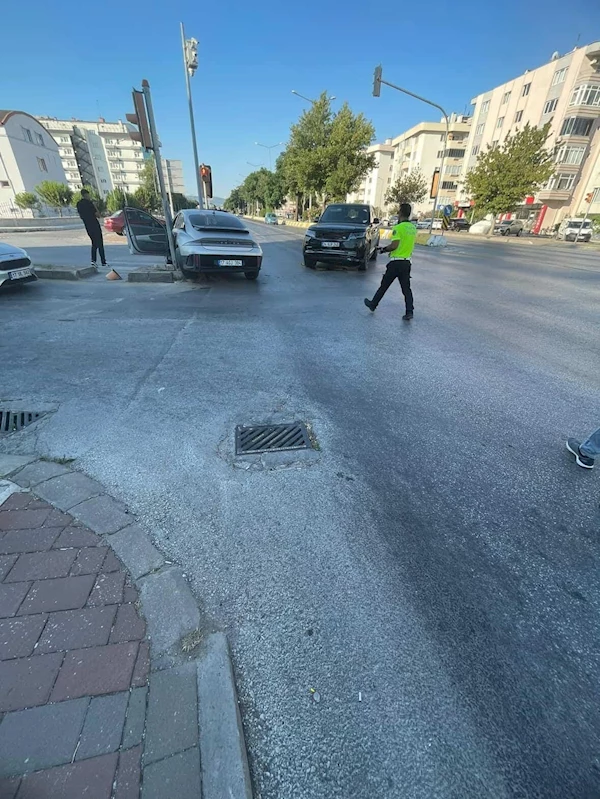 CHP İstanbul Milletvekili İlgezdi, Çanakkale’de trafik kazası geçirdi
