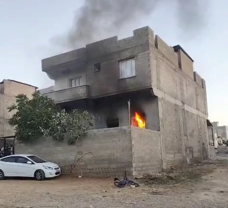 Gaziantep’te 2 katlı binada yangın
