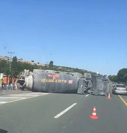 Elazığ’da beton mikseri devrildi: 1 yaralı

